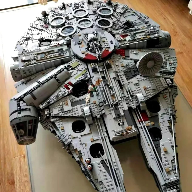 Millennium Falcon Model